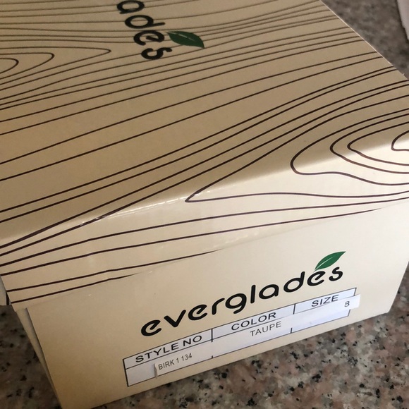 SOLD!!!!!!! 6.5 Everglades sandals (taupe) - Picture 5 of 5